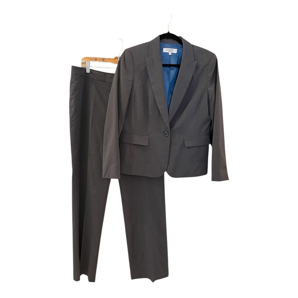 Kasper Women's Gray Pantsuit with Blue Lining